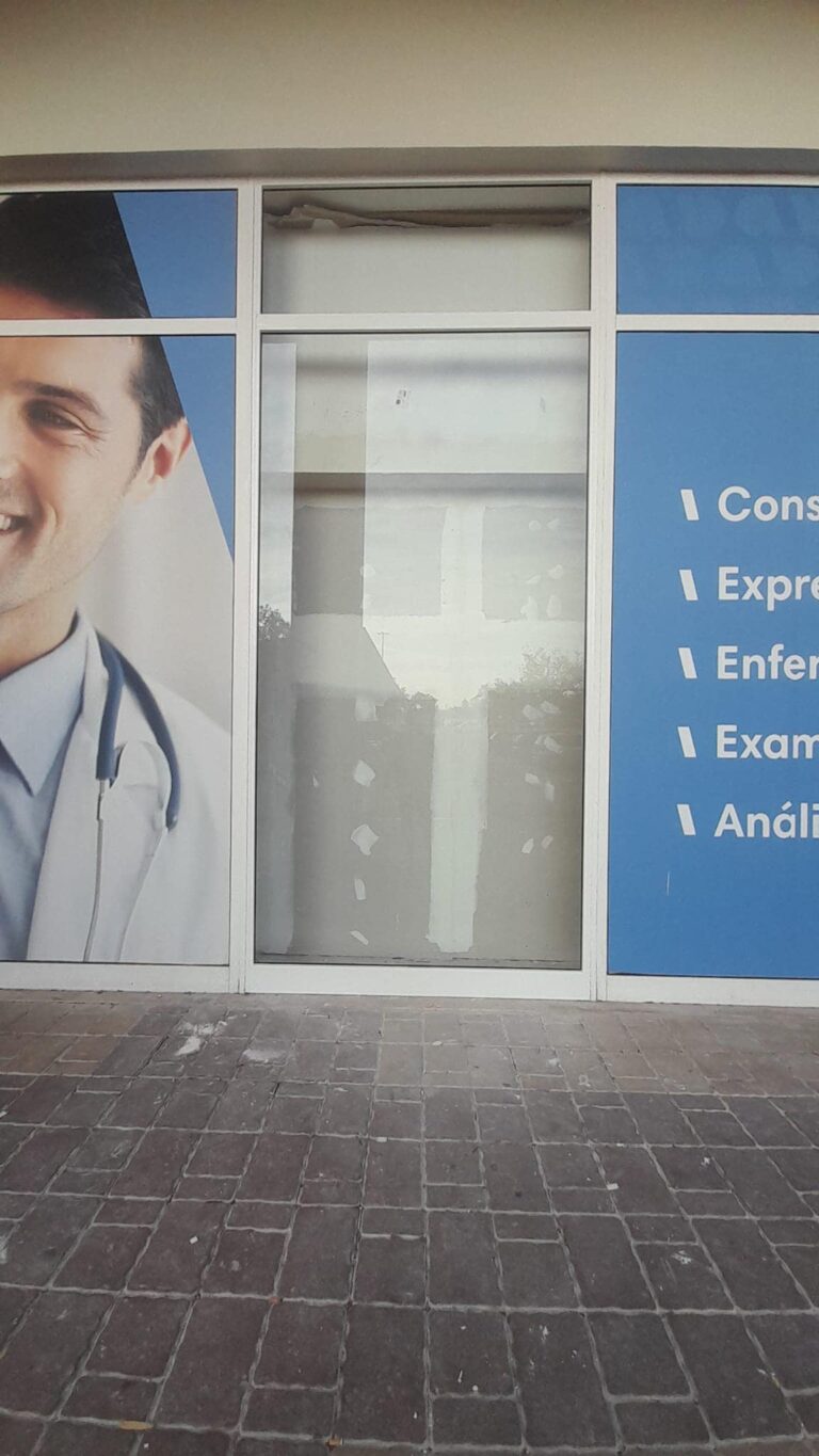 Caixilharia Comercial Instalada Na Nova Clínica Affidea No Montijo