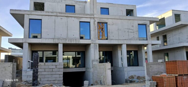 Janelas De Alumínio Com Rutura Térmica Strugal Instaladas Em Moradia Em Construção