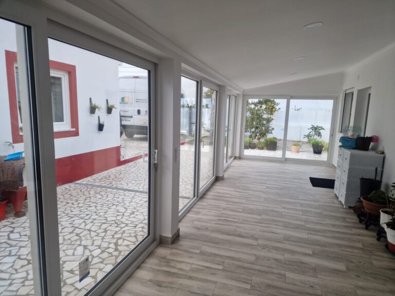 Vista Interior De Caixilharia Pvc Salamander Com Vidro Silver 20